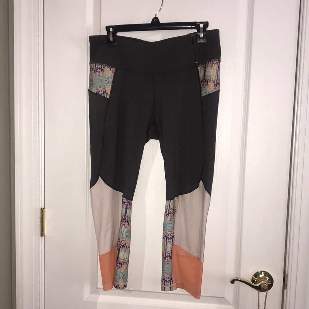 carrie underwood leggings